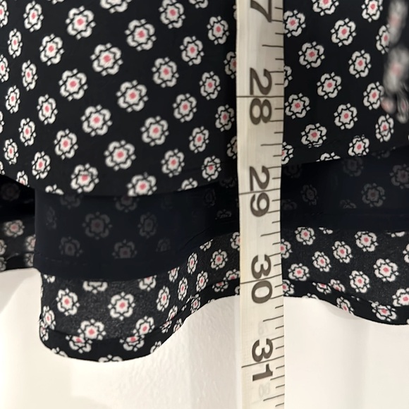 LOFT 26 Plus Black w/flower design & Swing Sleeveless Double-Layer Shell - Picture 3 of 5